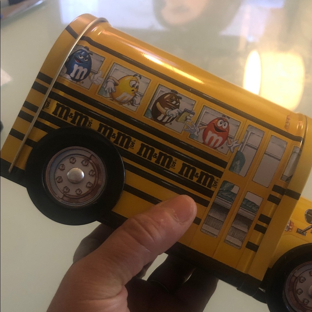 M&M'S Yellow Toy Bus with Characters - Picture 4 of 12
